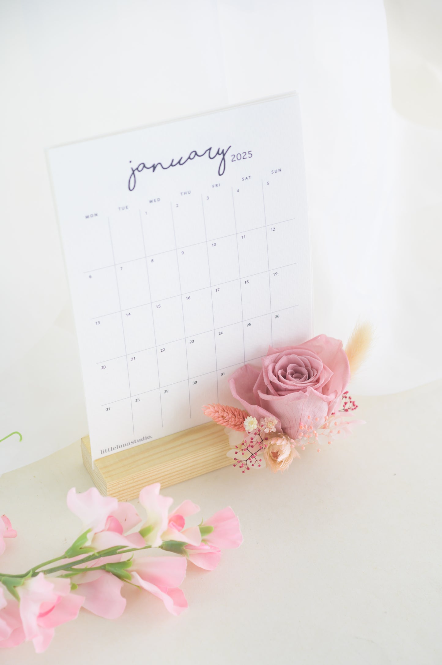 Blooming Year 2025 Desk Floral Calendar