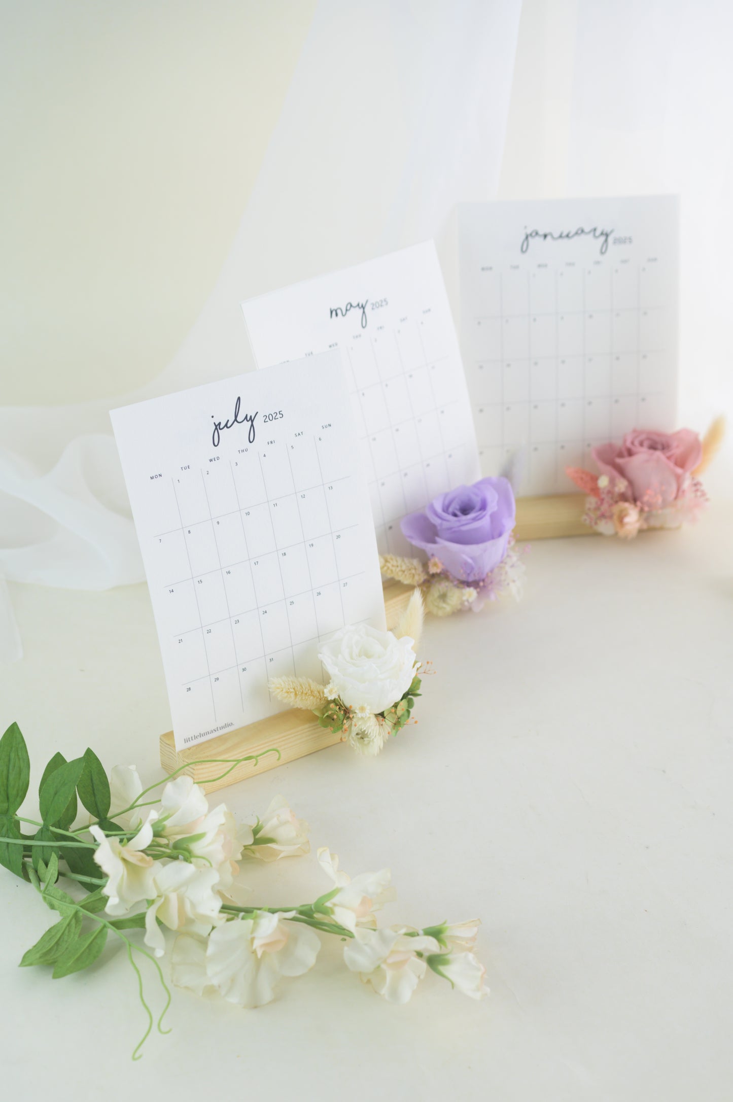 Blooming Year 2025 Desk Floral Calendar