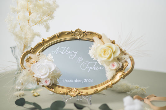 Elegant Decorative Mirror with Preserved Flowers: The Perfect Wedding Gift for a Timeless Keepsake